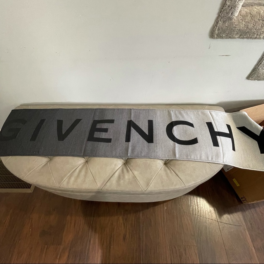 New Unisex Givenchy Ombré Scarf - Picture 2 of 4